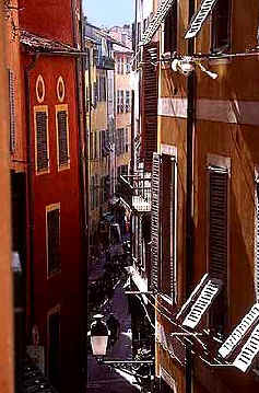 nice4.jpg (19691 bytes)